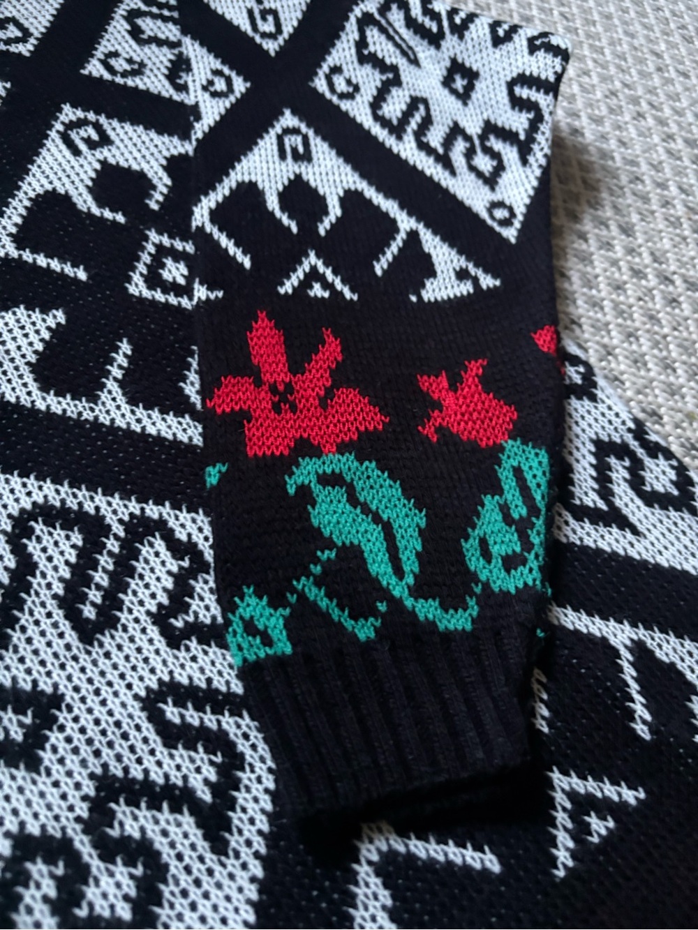 Vintage United Sweaters of America Black Knit Floral Geometric Sweater - Picture 11 of 11